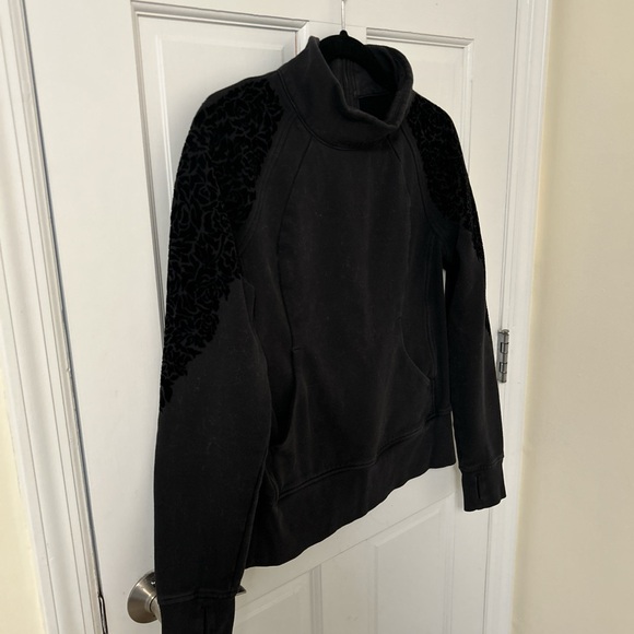 Lululemon Black Sweatshirt (size 8) - Picture 2 of 8
